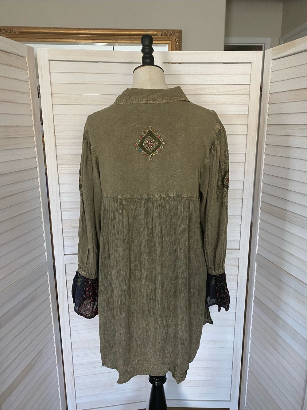 Young Threads Boho Olive Green Mixed Patterns Embellished Embroidered Top XL NWT - Picture 8 of 16